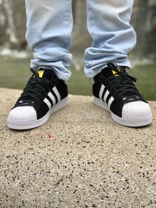 N370O SUPER STAR CONCHA NEGRO BLANCO GAMUZA