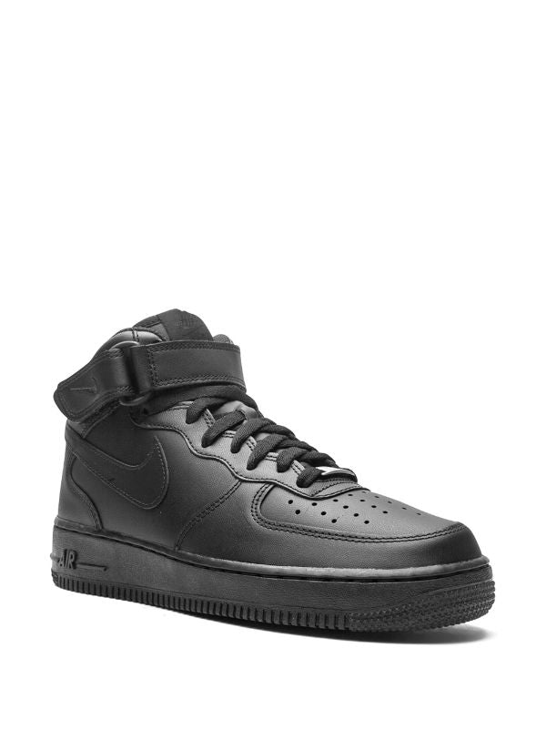 N370O Nike tenis Air Force 1 Mid '07 2021 Release Triple Black bota negro