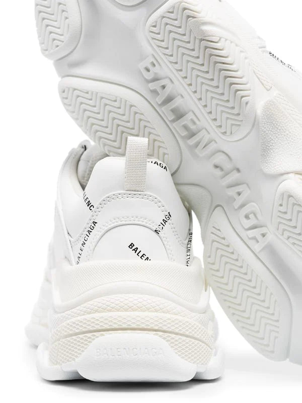 N370O Balenciaga tenis Triple S con agujetas